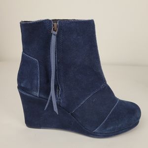 NWOT Toms Wedge Bootie Navy Blue New With Out Tags. Size 10